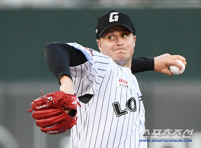 Son Ho-young's first full base shot, Choi Joon-yong, Jung Chul-won, all-bread Lotte, and Son Ah-seop sent NC to Gocheok (Busan Review) despite the four-point difference