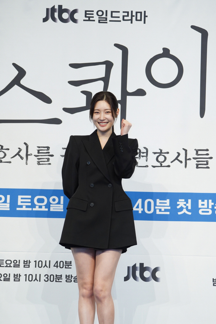 'Squire' Jung Chae-yeon said, 'Legal terms are difficult. Practice as if studying...'I'm happy to be reunited with JTBC'