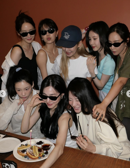 17th anniversary 8 full group Girls' Generation, what should I do for slander..Girls' night in their 30s