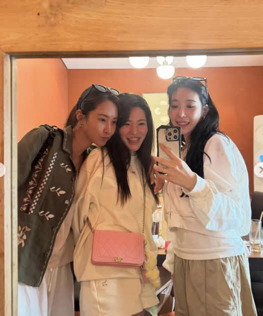 17th anniversary 8 full group Girls' Generation, what should I do for slander..Girls' night in their 30s