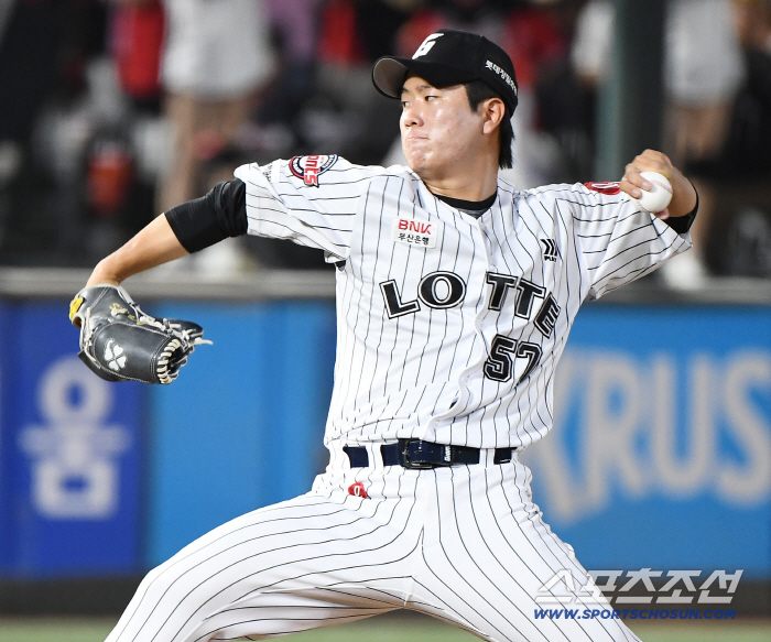For the seventh year in a row, the KS master's short-term game was the real thing. Choi Joon-yong and Jung Cheol-won took the mound in a row by four points. The flow of NC has been cut off