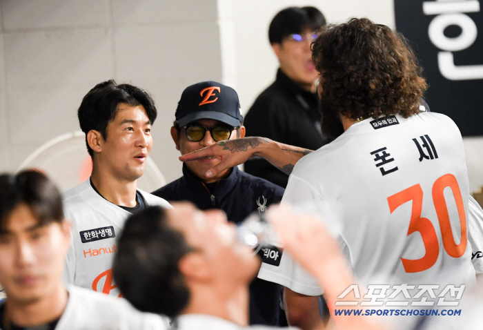 Honey is dripping from my eyes. Ponce, who broke his losing streak and roared, and pitching coach who smiled at his father even after bickering with the catcher