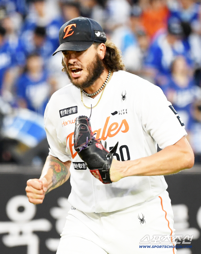Honey is dripping from my eyes. Ponce, who broke his losing streak and roared, and pitching coach who smiled at his father even after bickering with the catcher
