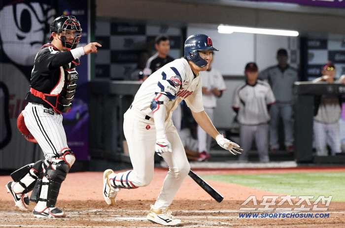 It's been a month since he hit a long shot. From 3B to a heating sign. Na Seung-yeop, who hit a two-run double amid the worry of the master, seems to be getting better little by little