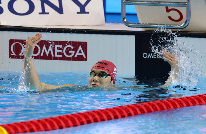 It's not over until it's over. Ji Yoo-chan, freestyle 50m swim-off 21.66 seconds, Asia! an athlete's first trip to the finals