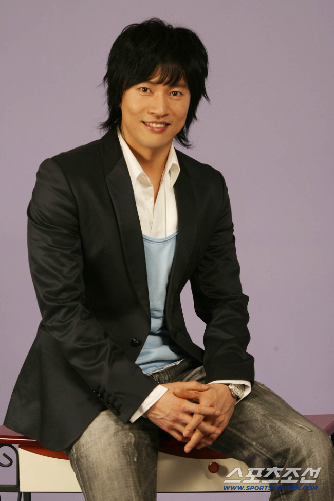 Kim Jung-min Donates All Fanclub Charges to Mother's Award...at the wishes of one's mother