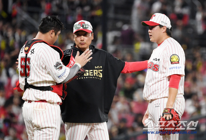 Kim Si-hoon, who would have won the transfer for the first time, and Han Jae-seung, who made his debut save for the first time, took the No. 1 spot in Hanwha