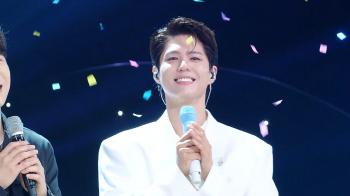 Park Bo-gum Bids Tearful Farewell in Touching Finale of 'The Seasons Cantabile'