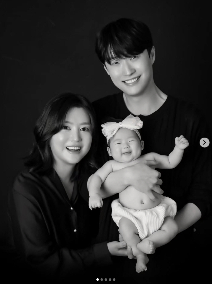 Lee Yongsik, 50 days granddaughter and family photo..Lee Soo Min ♥ Won Hyuk, let's stay together forever