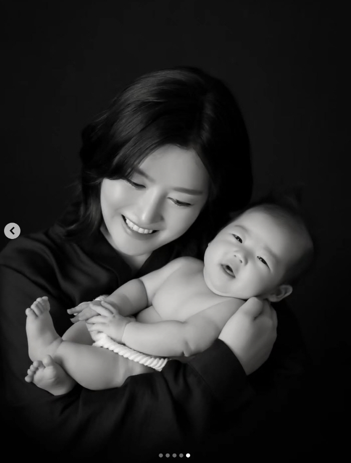 Lee Yongsik, 50 days granddaughter and family photo..Lee Soo Min ♥ Won Hyuk, let's stay together forever