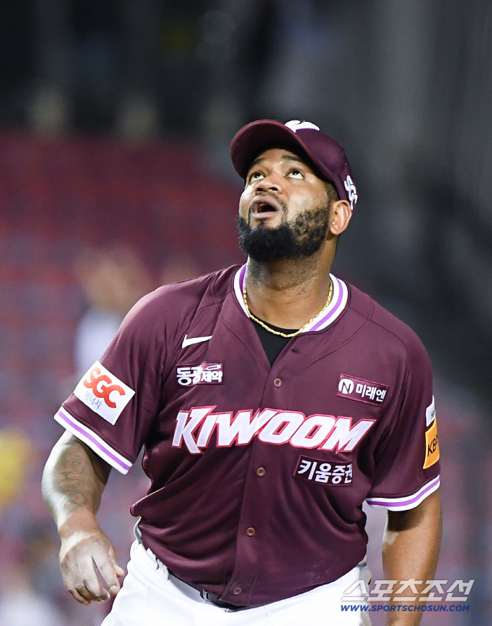Nightmarish escape of seven consecutive losses! Alcantara's return to his prime has allowed eight scoreless innings → Lotte, the No. 1 hit, has four hits...Kiwoom paid back as much as he got