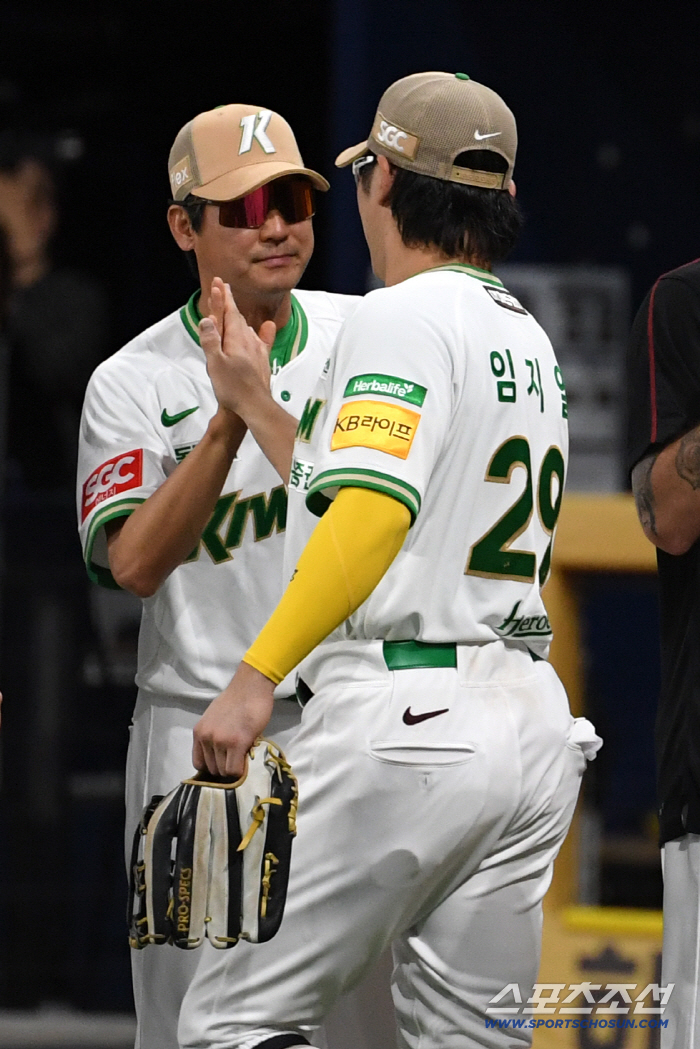 Nightmarish escape of seven consecutive losses! Alcantara's return to his prime has allowed eight scoreless innings → Lotte, the No. 1 hit, has four hits...Kiwoom paid back as much as he got