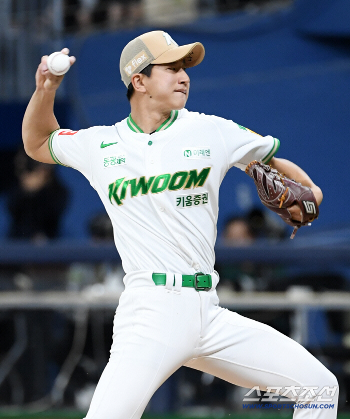 Nightmarish escape of seven consecutive losses! Alcantara's return to his prime has allowed eight scoreless innings → Lotte, the No. 1 hit, has four hits...Kiwoom paid back as much as he got