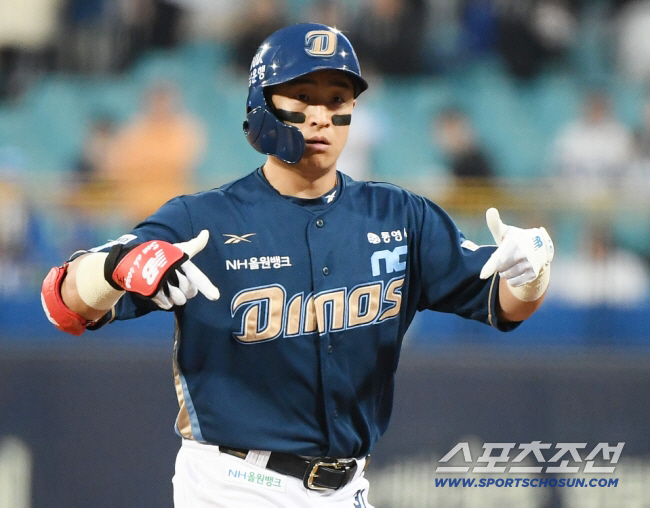 No. 1 hit and No. 3 in the active batting average...It's an example to see baseball's passionate man coming