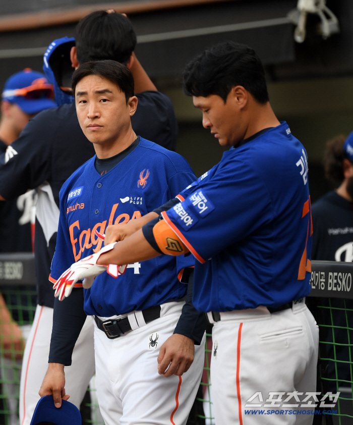 Oh, 7.2 billion FA is directly hit by Hanwha's mega-hit trade...I'm going to make him the designated hitter