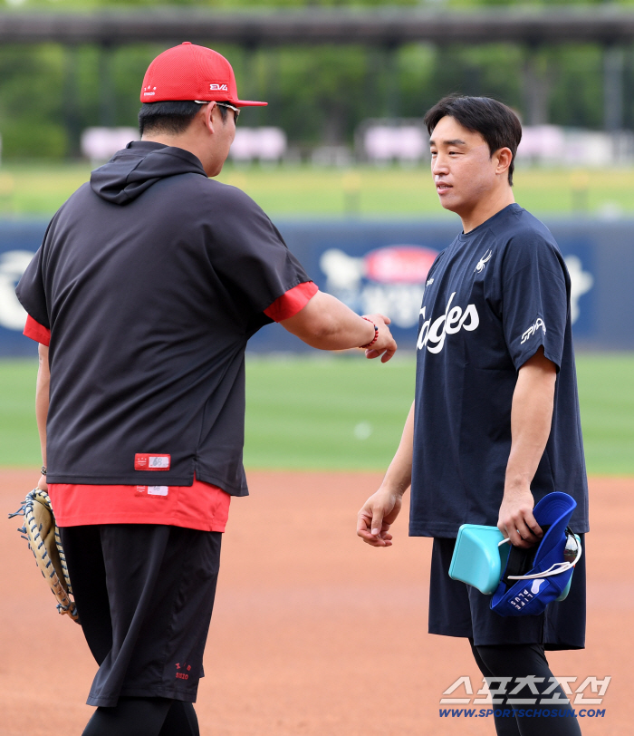  Coach Son Seung-rak, Son Ah-seop looks good with Eagles