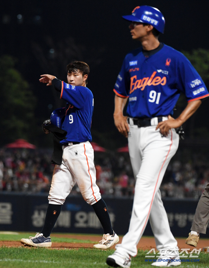  Lee Sanghyuk is in check. The game is over