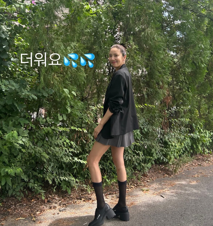 Son Dambi, 4 months after giving birth, idol force..the slim angular beauty of the bottoms