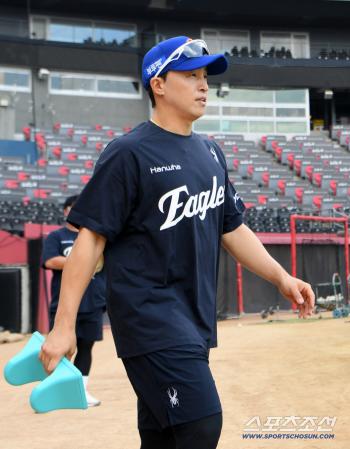 Trade shock? Why did Son Ah-seop thank Hanwha…With director Kim Kyung-moon