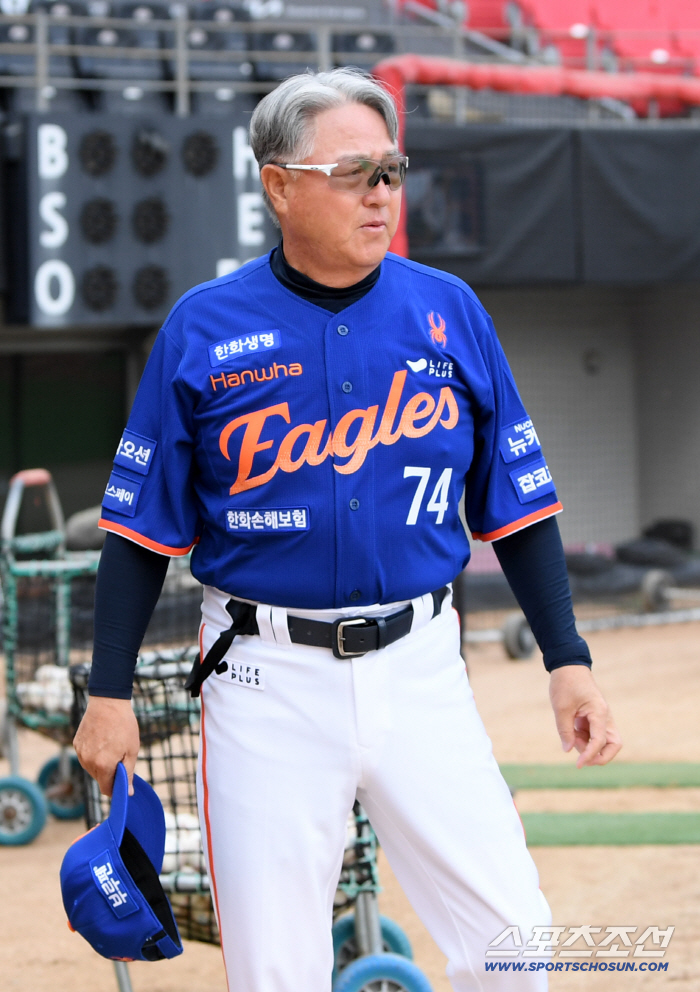 Trade shock? Why did Son Ah-seop thank Hanwha…With director Kim Kyung-moon