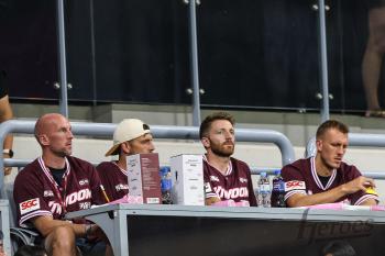 You're singing and dancing? Newcastle visited Gocheok Dome → Drenched in a different baseball culture 