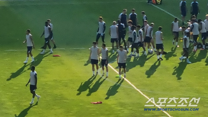  Tottenham Son Heung-min's last training session! 8,000 fans answered with applause