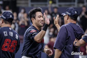 The first hit of the pinch-hitting operation → Two veterans playing their roles in the 9th inning with two outs...In the second year, 16 consecutive wins have come to nothing. 