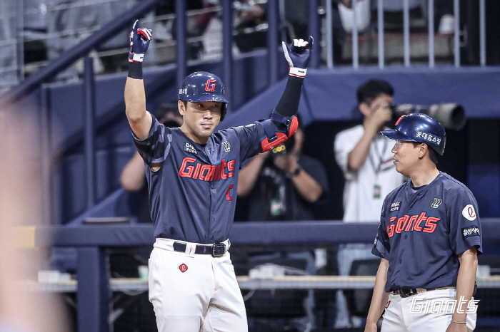 The first hit of the pinch-hitting operation → Two veterans playing their roles in the 9th inning with two outs...In the second year, 16 consecutive wins have come to nothing. 