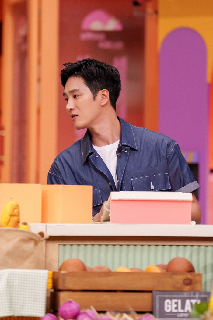 Yoona Doubts Taeyeon’s Homebody Claim on 'Amazing Saturday'