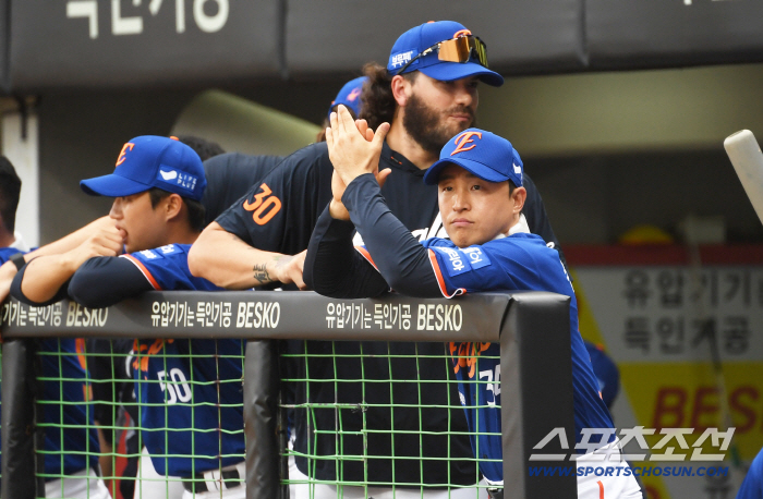 Hanwha is still in danger of being No. 1 in the trade, and 1G is being chased...a fatal error, checker, and process was bad