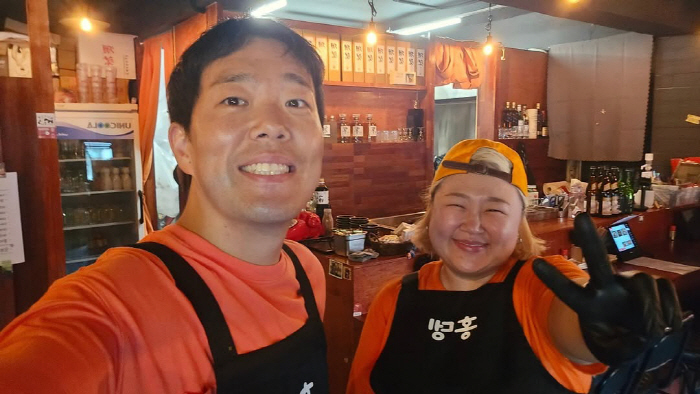 Hong Yoon-hwa ♥ Kim Min-ki, the store is so successful. I'm energized even with my gloomy face amid the sold-out menu