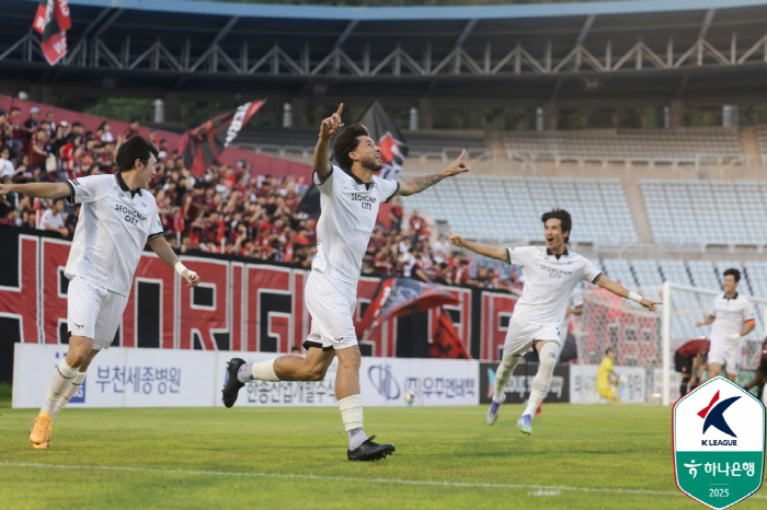  The lower team fought back one after another. Seongnam Wins 32 Thrilled Over Bucheon...Leading Incheon, 3 consecutive wins, stops, and second-place Suwon succeeds in pursuit