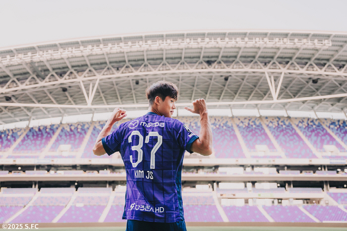 Kim Joo-sung, who was greatly welcomed, praised the Hiroshima team at the conference...A precious person who will improve the team's Hiroshima power
