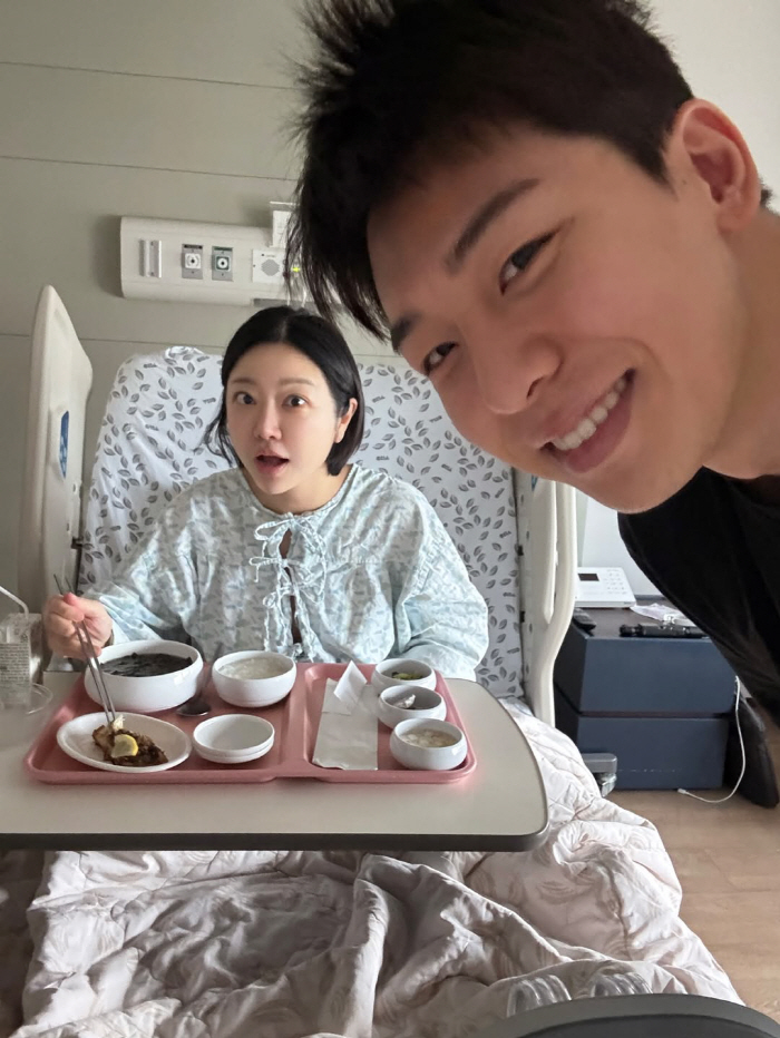 Lady Jane ♥ Lim Hyun-tae, a 25-day-old daughter who looks just like her, twins are not easy to raise