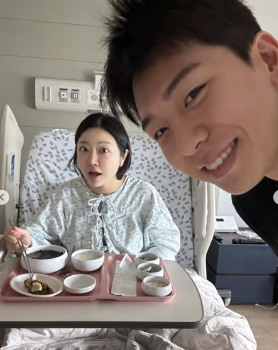 Lady Jane lost 11kg as soon as she gave birth to her twin daughters..a week in the hospital
