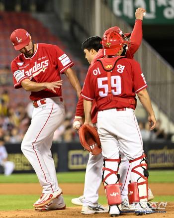 Oh, SSG! Out of the blue! Yang Eui-ji's straight hit hit white right arm → 1 emergency replacement