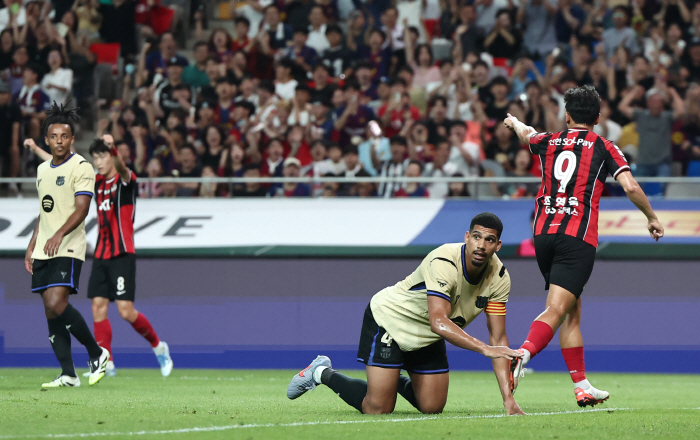 Tottenham sends Son Heung-min to reinforce defense...Rumors emerge that Barcelona will start recruiting Araujo