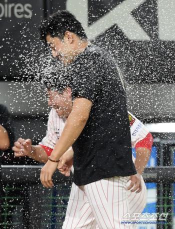 Who said he was a second-tier pitcher? What would he have done if he wasn't the strongest in the KIA trade…If we do well, KIA will go higher