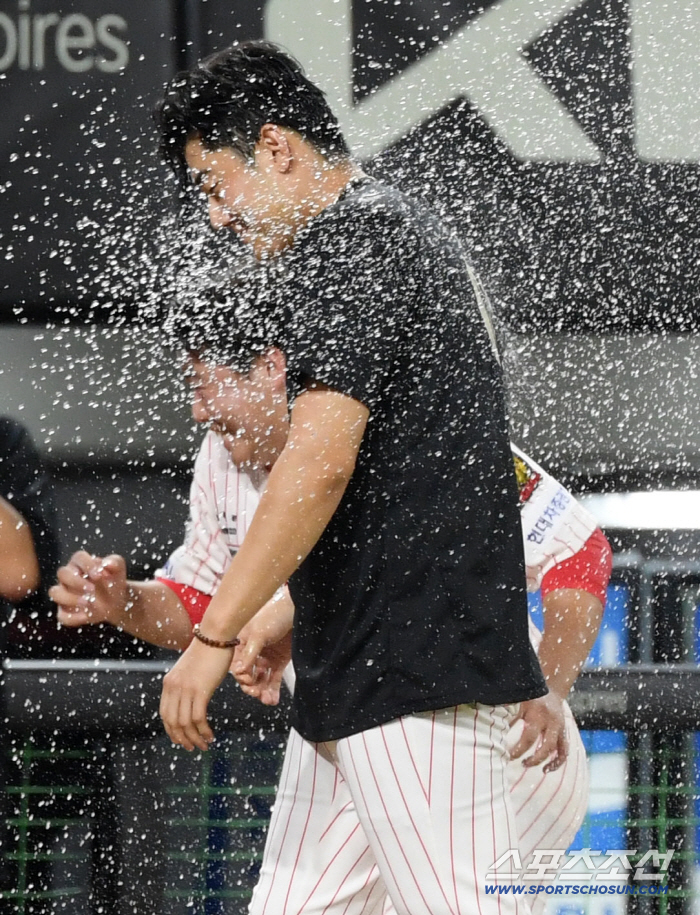 Who said he was a second-tier pitcher? What would he have done if he wasn't the strongest in the KIA trade…If we do well, KIA will go higher