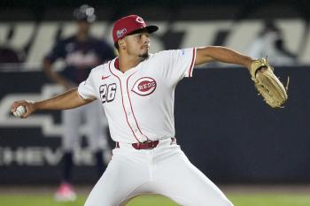 161.9km fastball good pitching swept by water bomb, delayed one day for the first time in ML history