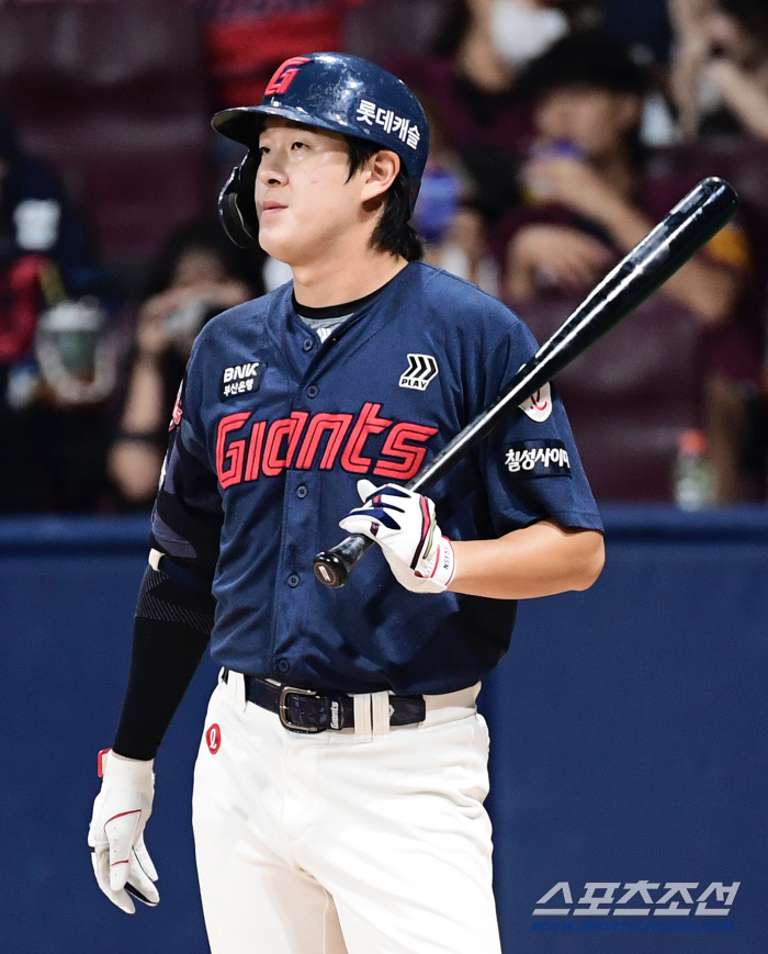 Batting 0.158 in the second half Na Seung-yeop finally canceled the first team → The bat didn't go to the ball in the middle of the upset coach Kim Tae-hyung 