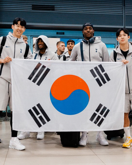 GOOD BYE Captain Sonny! Tottenham ace Baton Yang Min-hyuk will take over...I'm proud of you. Son Heungmin's warm advice