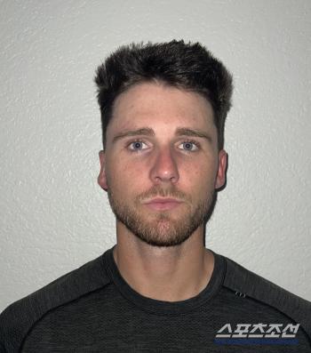 He lost one run in six innings yesterday, but he decided to replace LG Hernandez today. Tollhurst for 370,000 