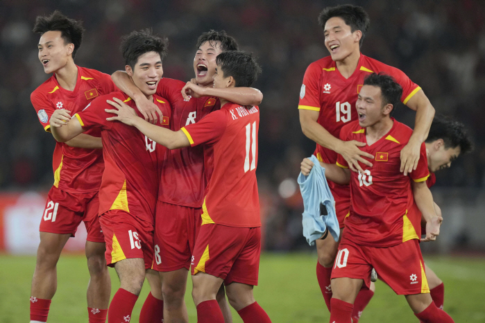 He said, 'Why did you let Shin Tae-yong out the fans of Indonesia's Nightmare Magic that collapsed? an outburst of anger