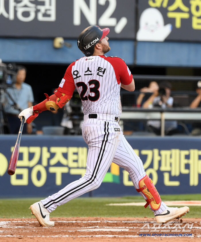 I got a hit in a real game in a month. Hanwha reinforced the biggest number of hits? LG's RBI king will return. I'm already looking forward to next weekend's Hanwha match.