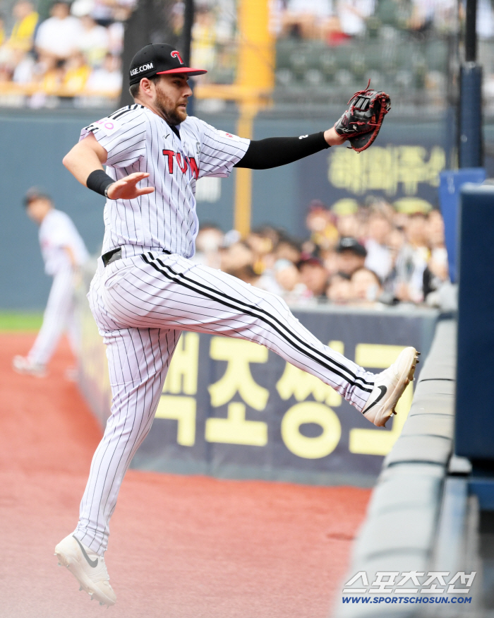 I got a hit in a real game in a month. Hanwha reinforced the biggest number of hits? LG's RBI king will return. I'm already looking forward to next weekend's Hanwha match.