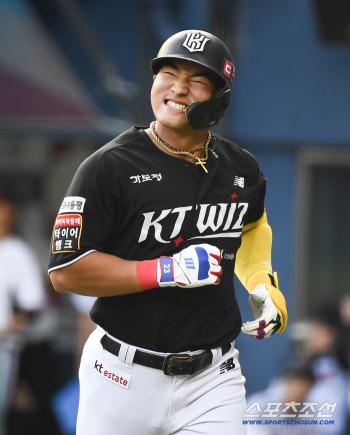 If you were a Hanwha and KIA player, you should be recognized for the power of a monster rookie who filled the regular at-bats
