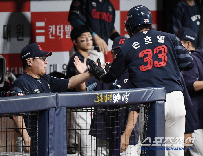 Is it the grounding? The giant of advance scored a stormy nine points through the third inning...Son Ho-young  Reyes 6 hits and 4 RBIs → Park Se-woong's 7 innings of hard work. Winning for 4 consecutive innings after catching Kiwoom 
