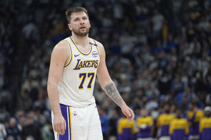 It's 3 years, 216 billion won, but it's a loss for Doncic! LAL and Blockbuster Extension Agreement. Doncic is still a loser, because he's a huge tax!