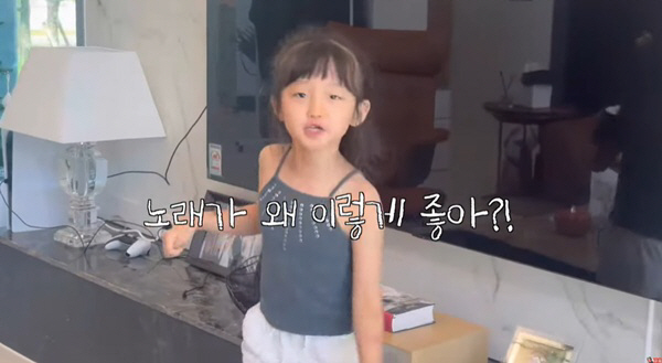 Jung Joon-ho ♥ Lee Ha-jung's daughter, celebrity DNA is different..10 billion houses dance explosion